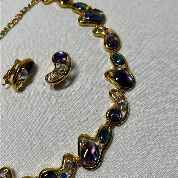 Vintage Butler necklace & clip on earrings. Gold tone. purple & blue. Gorgeous! - Picture 11 of 13